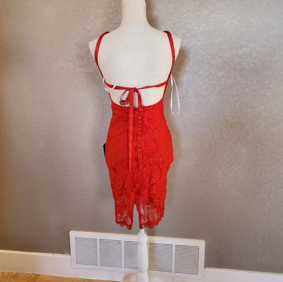 Lulu's lace open back dress size Small New - Picture 5 of 7